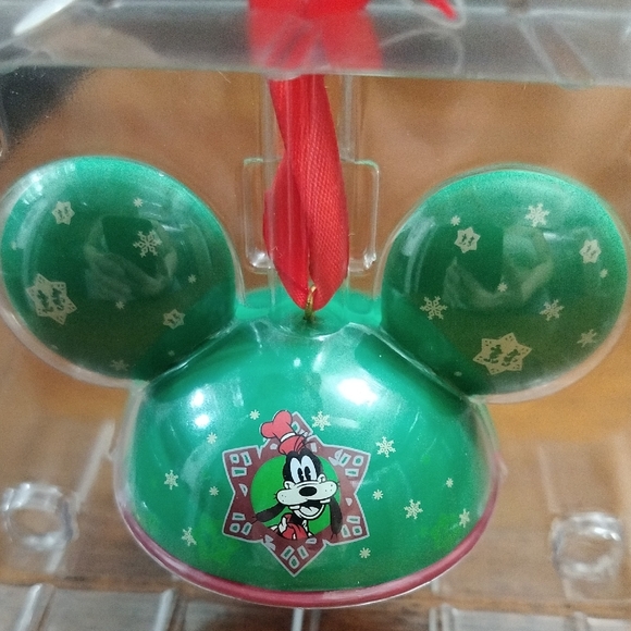Disney Run 4k Green and Red Holiday Ornament - Picture 1 of 4